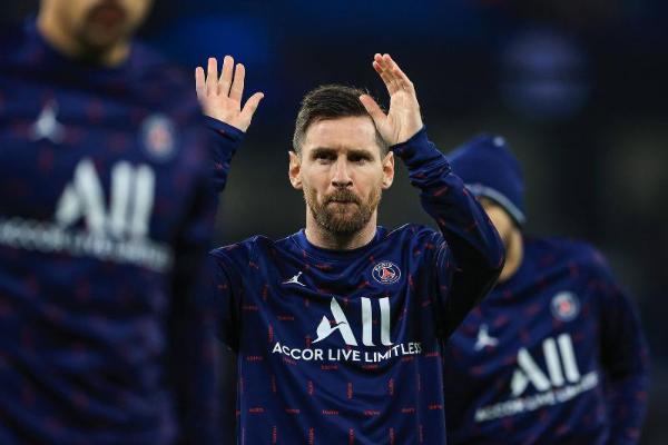 Messi Suares sebäpli PSŽ-den gidip biler