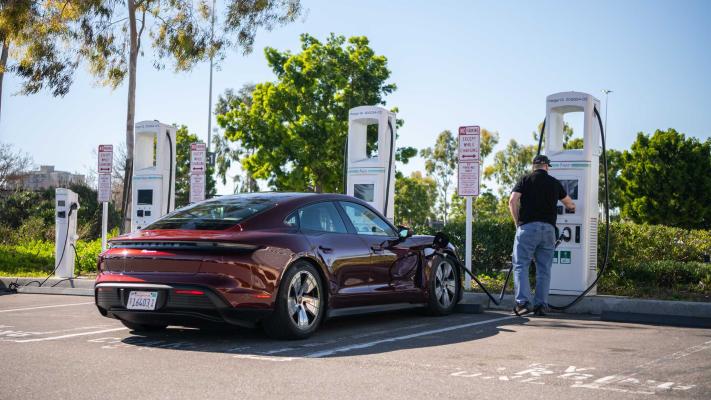 Porsche Taycan elektrokary Ginnesiň rekordyny täzeledi