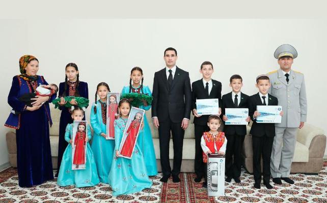 Сердар Бердымухамедов принял участие в открытии очередного жилого комплекса в Чоганлы