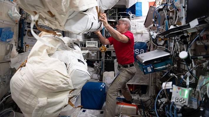 Astronawt Wande Haý HKS-de bolmak boýunça ABŞ-nyň rekordyny täzeledi