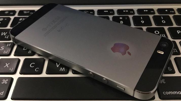 Apple iPhone 11 hatarynyň ähli modellerini önümçilikden aýyrýar