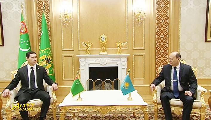 Serdar Berdimuhamedow Gazagystanyň Türkmenistandaky täze ilçisi bilen duşuşdy