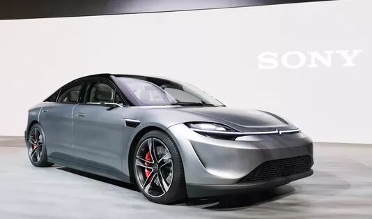Sony ilkinji Vision-S elektromobiliniň anonsy bilen geň galdyrdy