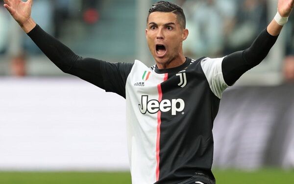 UEFA Ronalduny ýylyň ýygyndy toparyna goşmak üçin shemasyny üýtgetdi