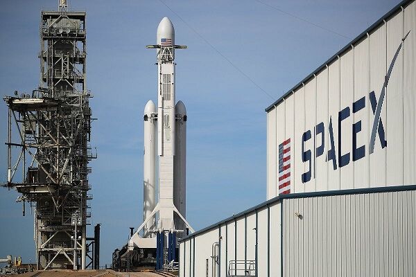 SpaceX ilkinji astronawtlaryny kosmosa goýberer
