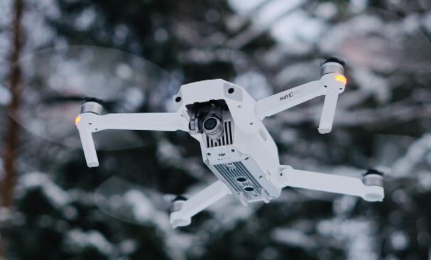 Alymlar dronlaryň kömegi bilen ýagyş ýagdyrmagyň usulyny tapdylar