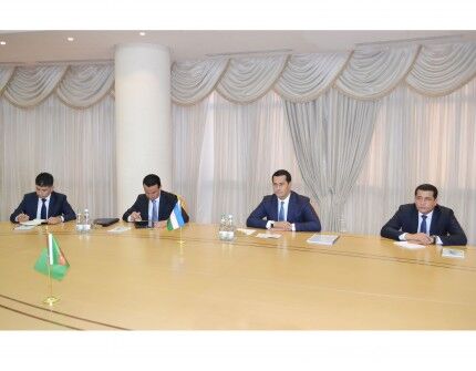 В Туркменистан с рабочим визитом прибыла делегация из Узбекистана