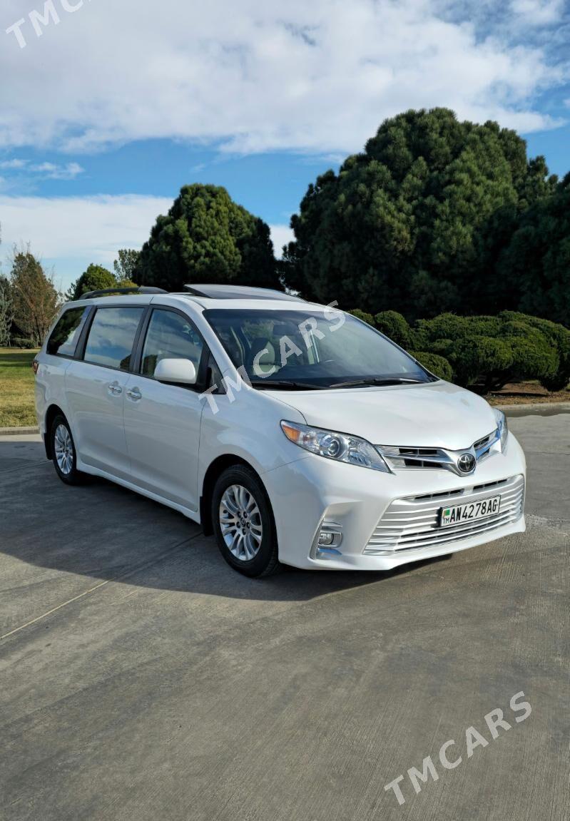 Toyota Sienna 2018 багажник