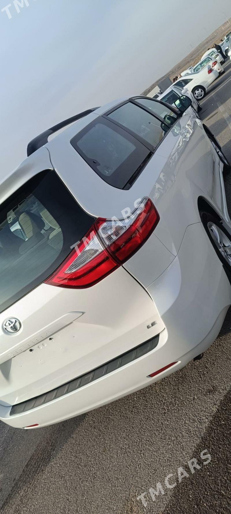 Toyota Sienna 2019 - 340 000 TMT - Aşgabat - img 4