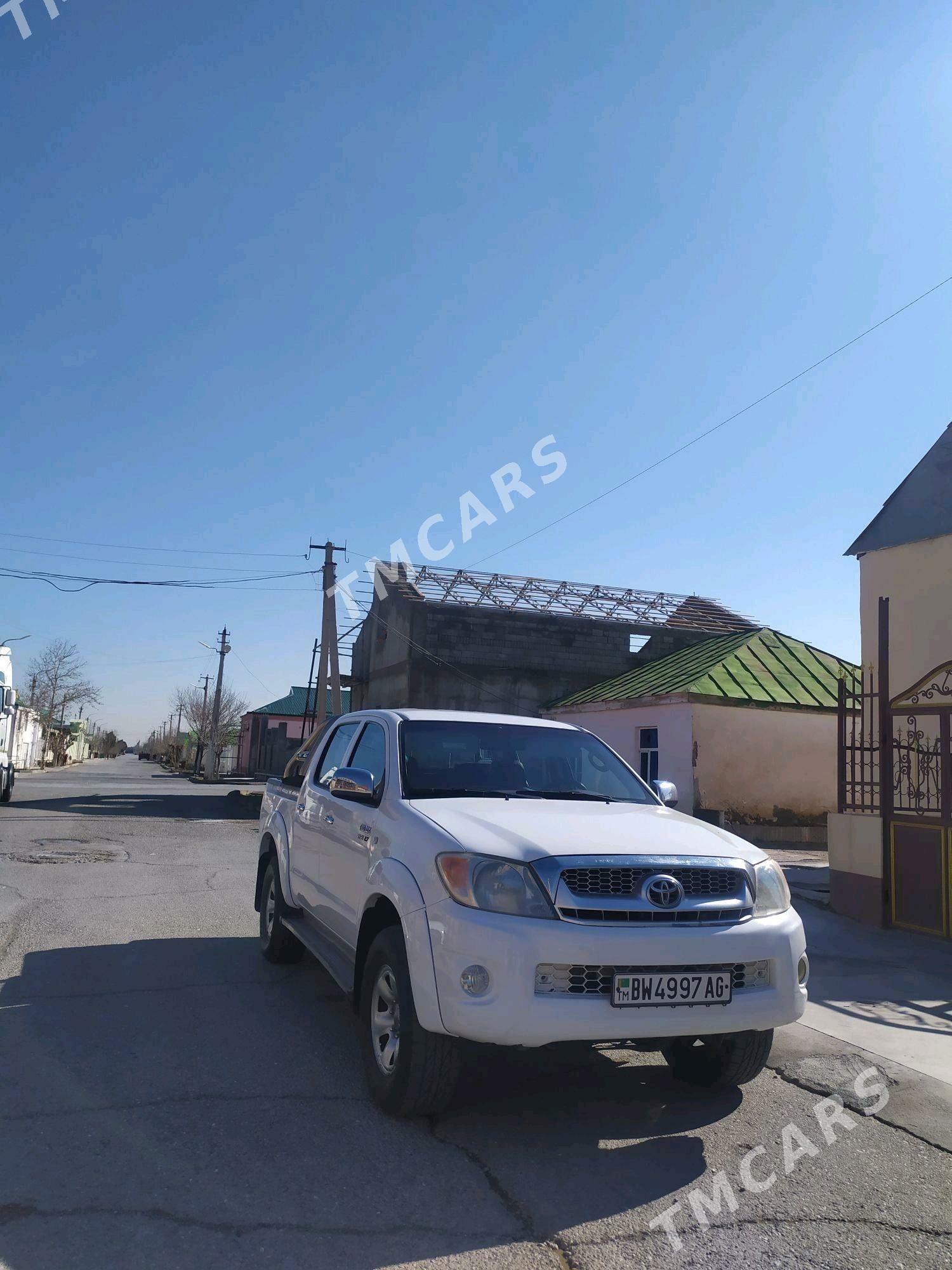 Toyota Hilux 2012 - 265 000 TMT - Ашхабад - img 2