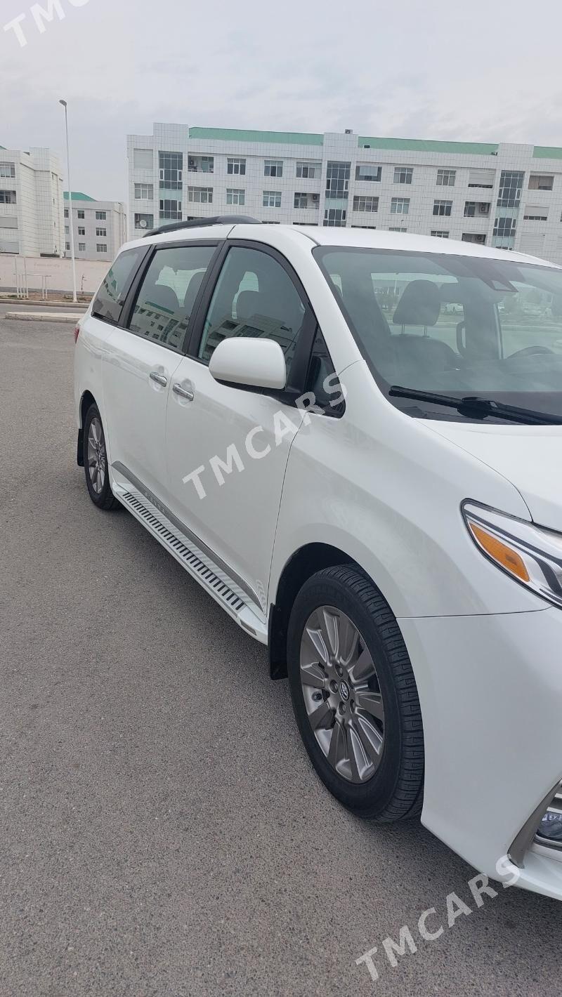 Toyota Sienna 2018 - 345 000 TMT - Гуртли - img 3