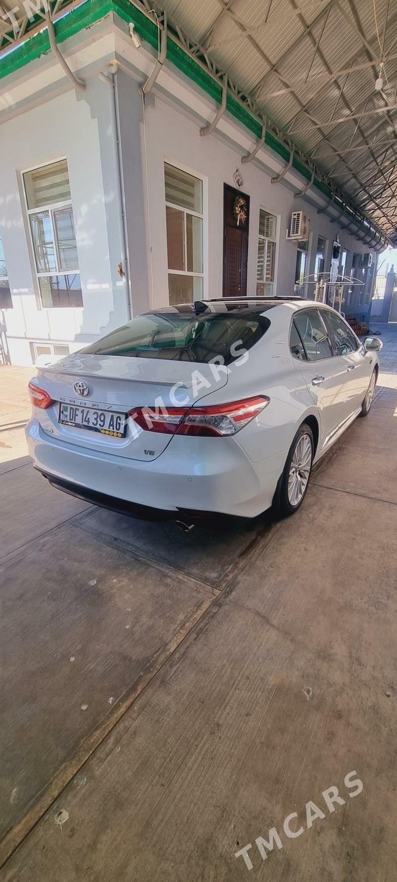 Toyota Camry 2018 - 425 000 TMT - Aşgabat - img 3