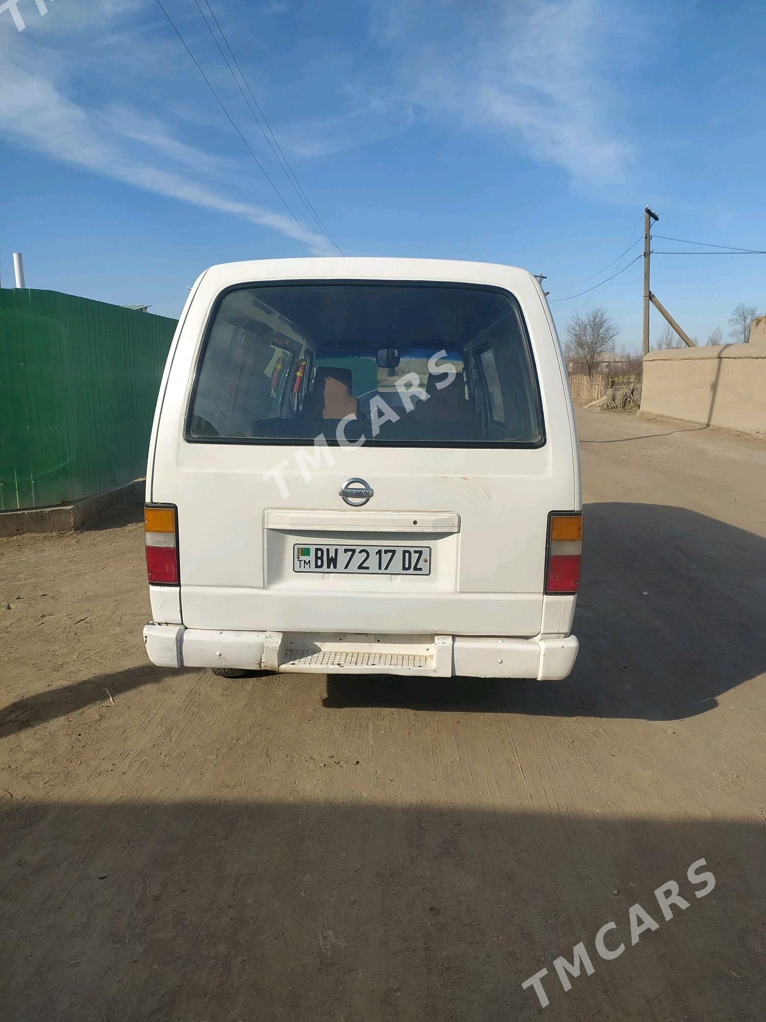 Nissan Urvan 1988 - 30 000 TMT - Губадаг - img 3