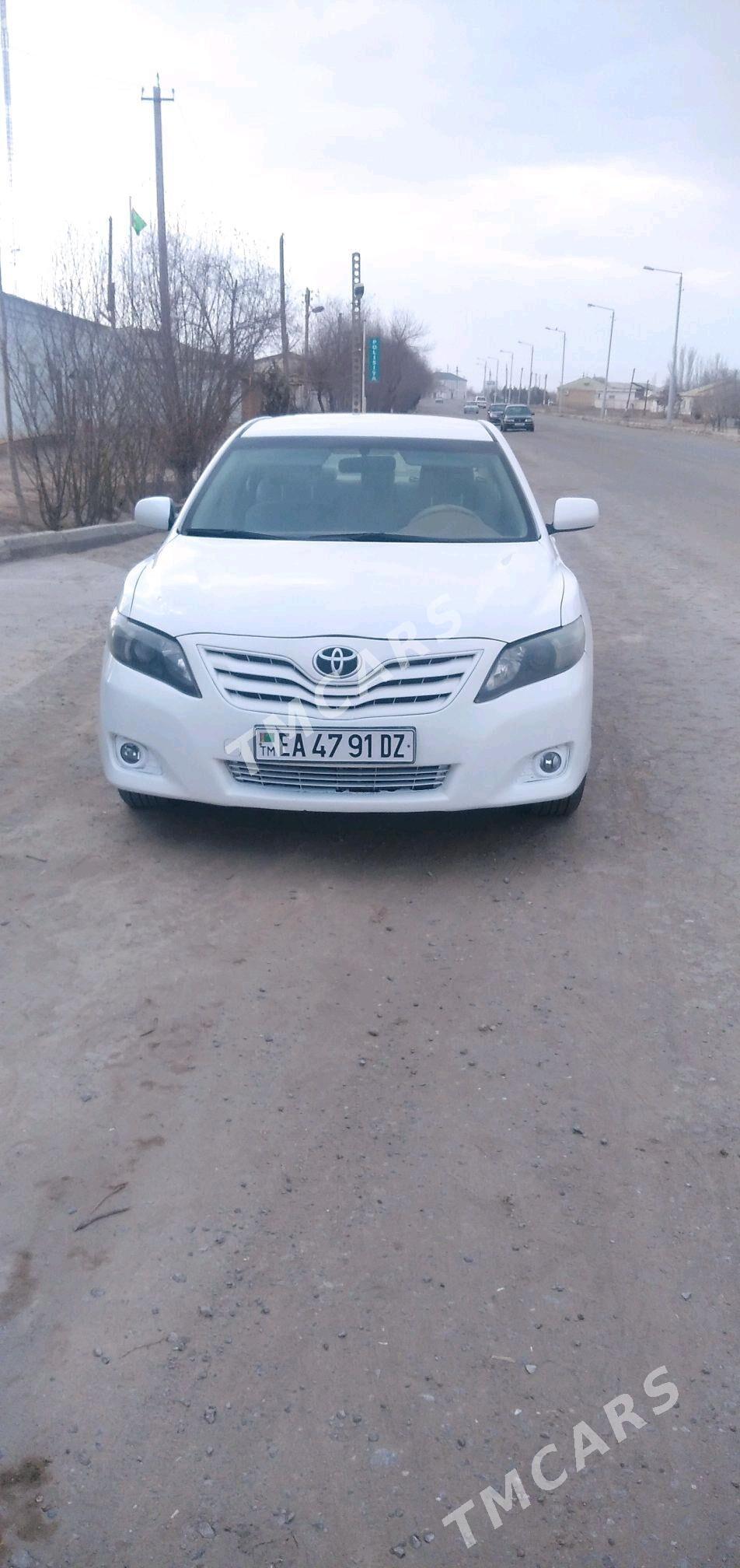 Toyota Camry 2010 - 138 000 TMT - Köneürgenç - img 3