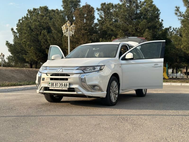 Mitsubishi Outlander 2022 - 370 000 TMT - Podwoýski köç. (Bitarap Türkmenistan şaýoly) - img 3