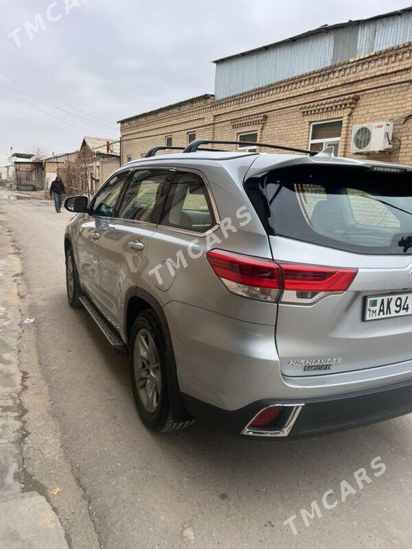 Toyota Highlander 2019 - 540 000 TMT - Туркменабат - img 8