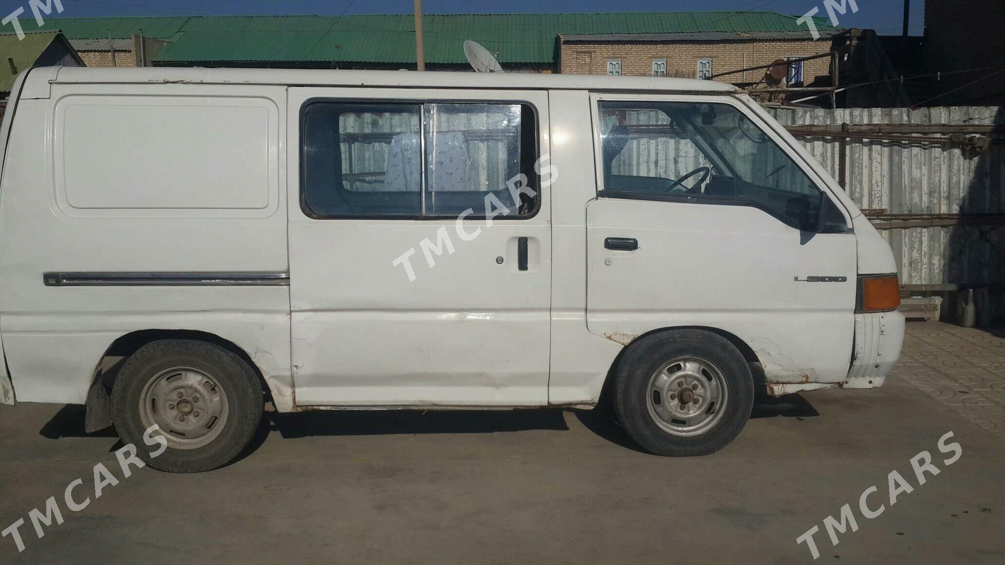 Toyota Hiace 1995 - 25 000 TMT - Мургап - img 3