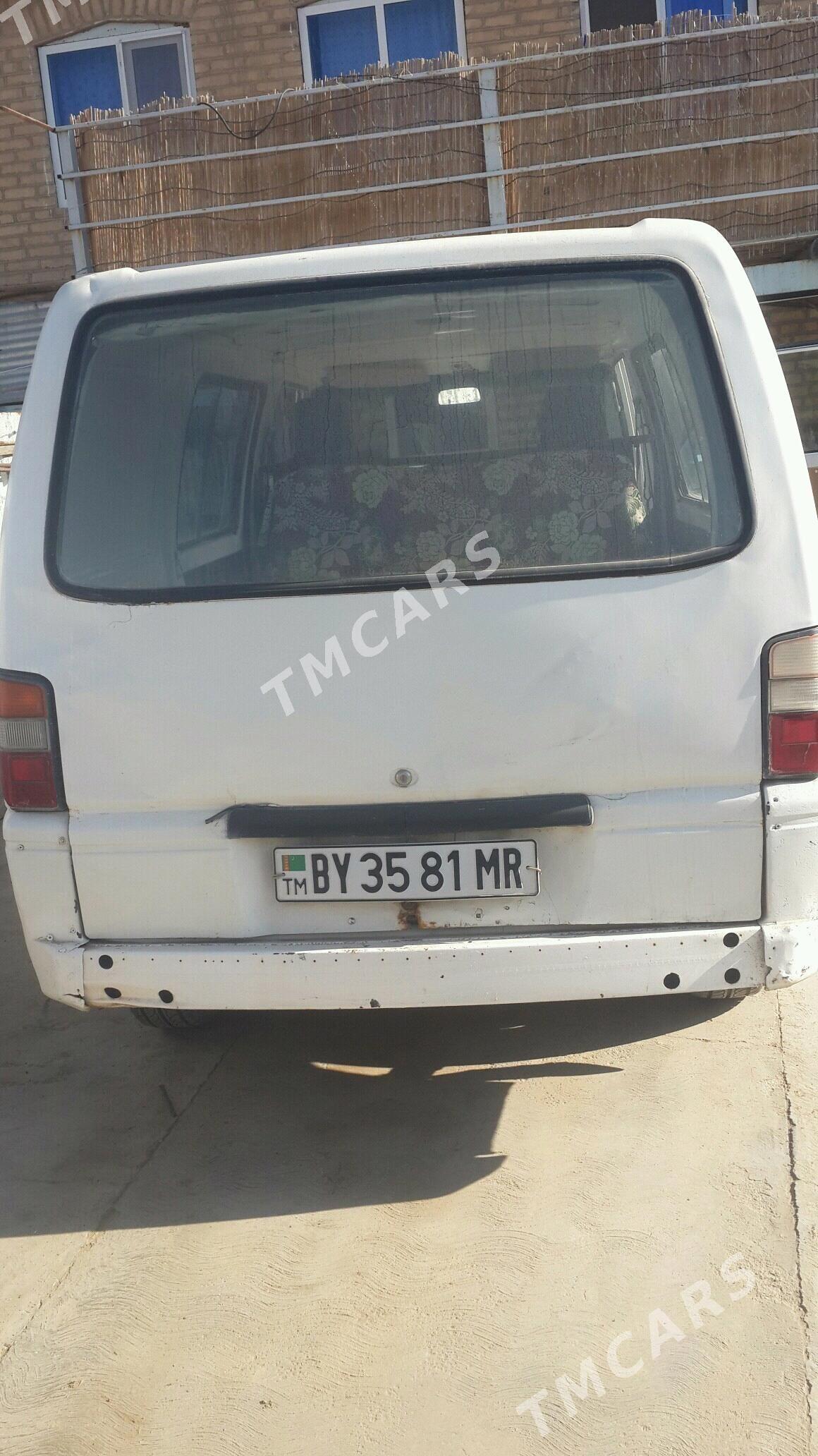 Toyota Hiace 1995 - 25 000 TMT - Мургап - img 4