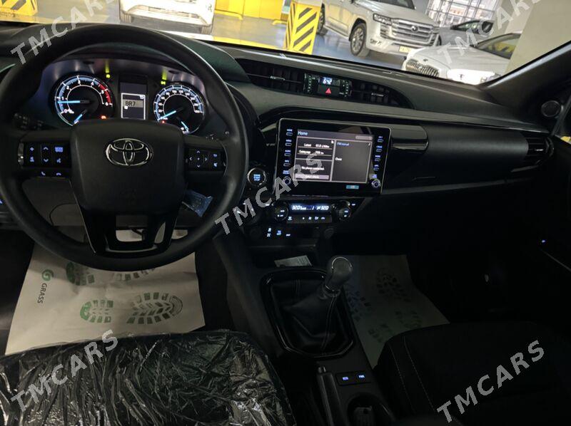 Toyota Hilux 2023 - 745 000 TMT - Aşgabat - img 4