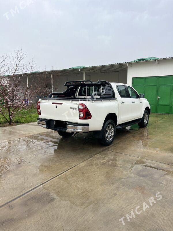 Toyota Hilux 2021 - 555 750 TMT - Aşgabat - img 4