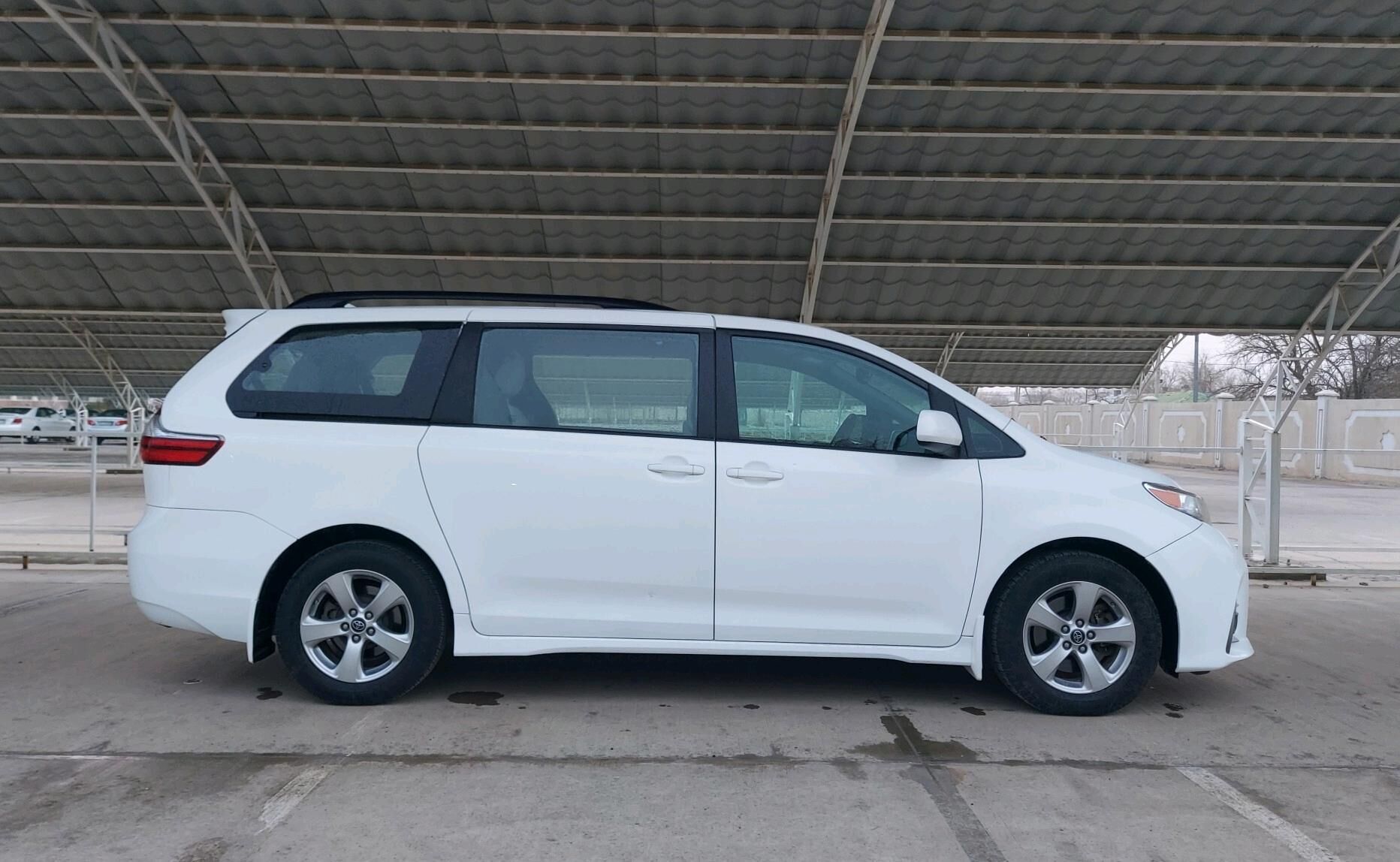Toyota Sienna 2019 - 360 000 TMT - Байрамали - img 4