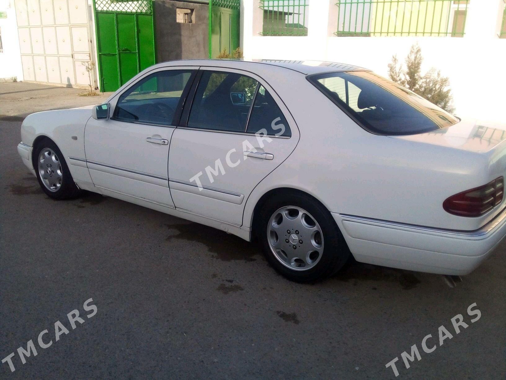 Mercedes-Benz E320 1996 - 65 000 TMT - Tejen - img 2