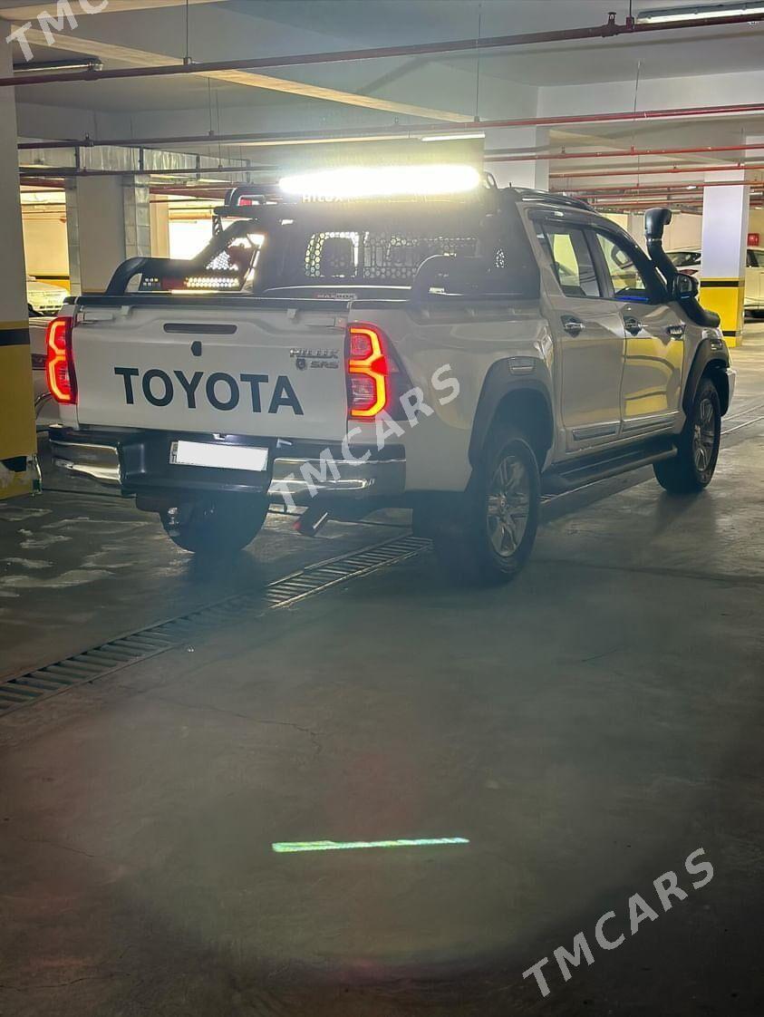 Toyota Hilux 2021 - 670 000 TMT - Aşgabat - img 4