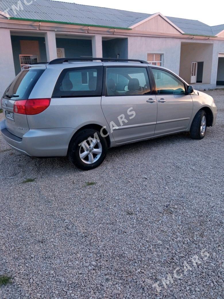 Toyota Sienna 2009 - 170 000 TMT - Эсенгулы - img 3