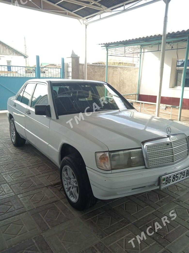 Mercedes-Benz 190E 1985 - 35 000 TMT - Balkanabat - img 2