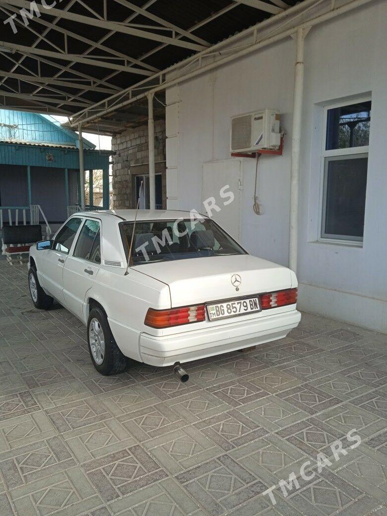 Mercedes-Benz 190E 1985 - 35 000 TMT - Balkanabat - img 4