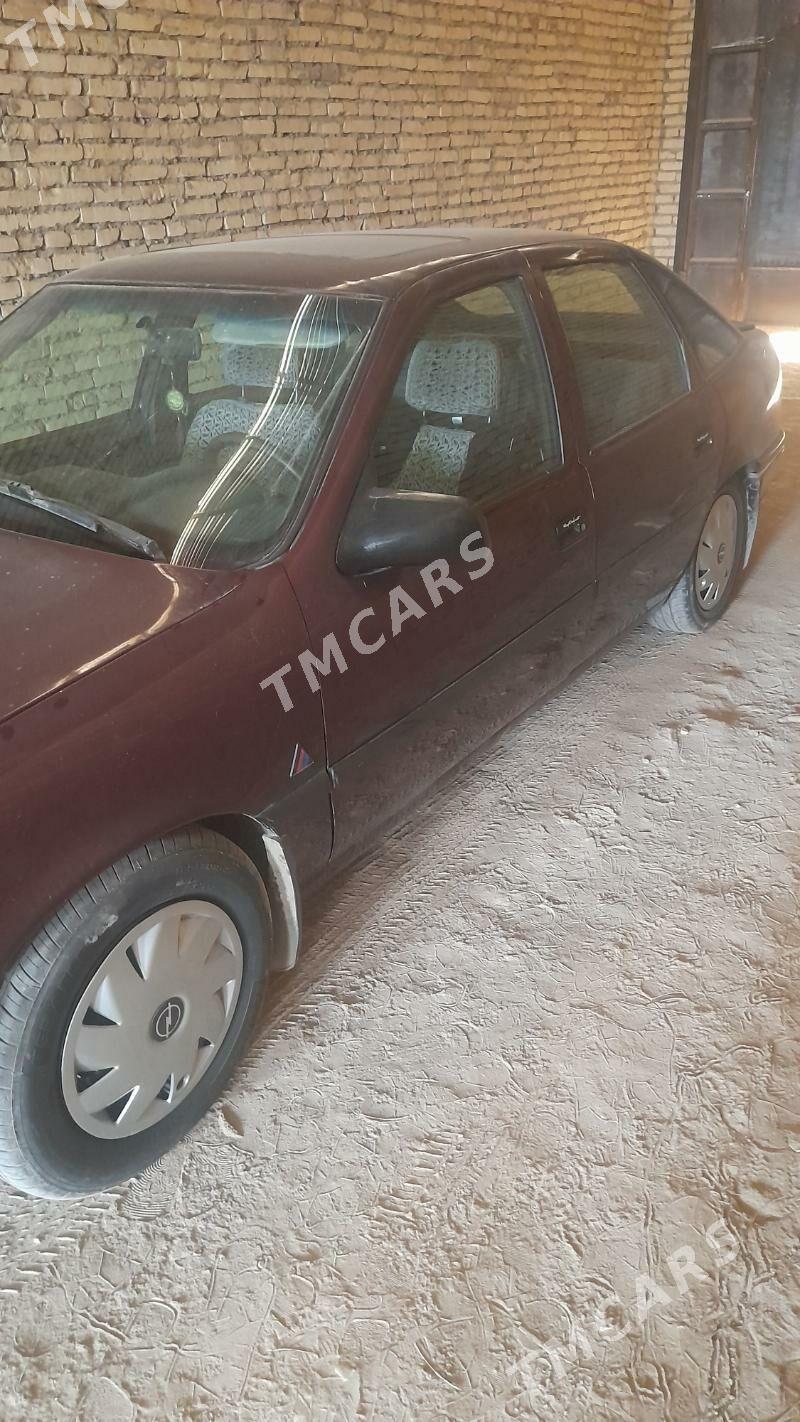 Opel Vectra 1994 - 25 000 TMT - Сакар - img 2