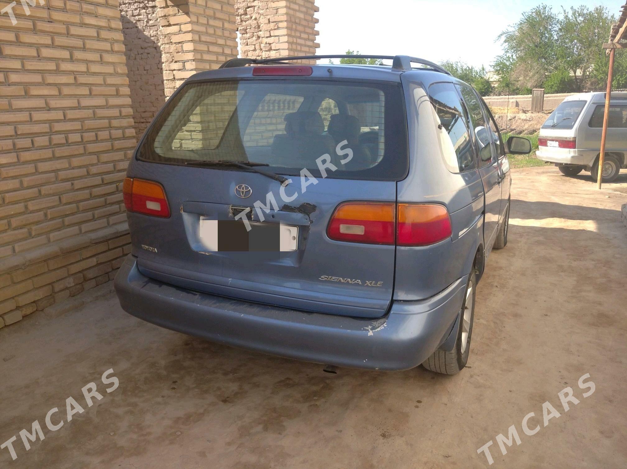 Toyota Sienna 2000 - 110 000 TMT - Халач - img 3