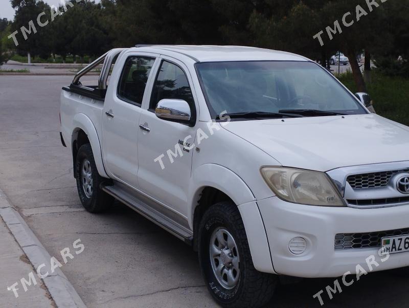 Toyota Hilux 2011 - 245 000 TMT - Туркменабат - img 2