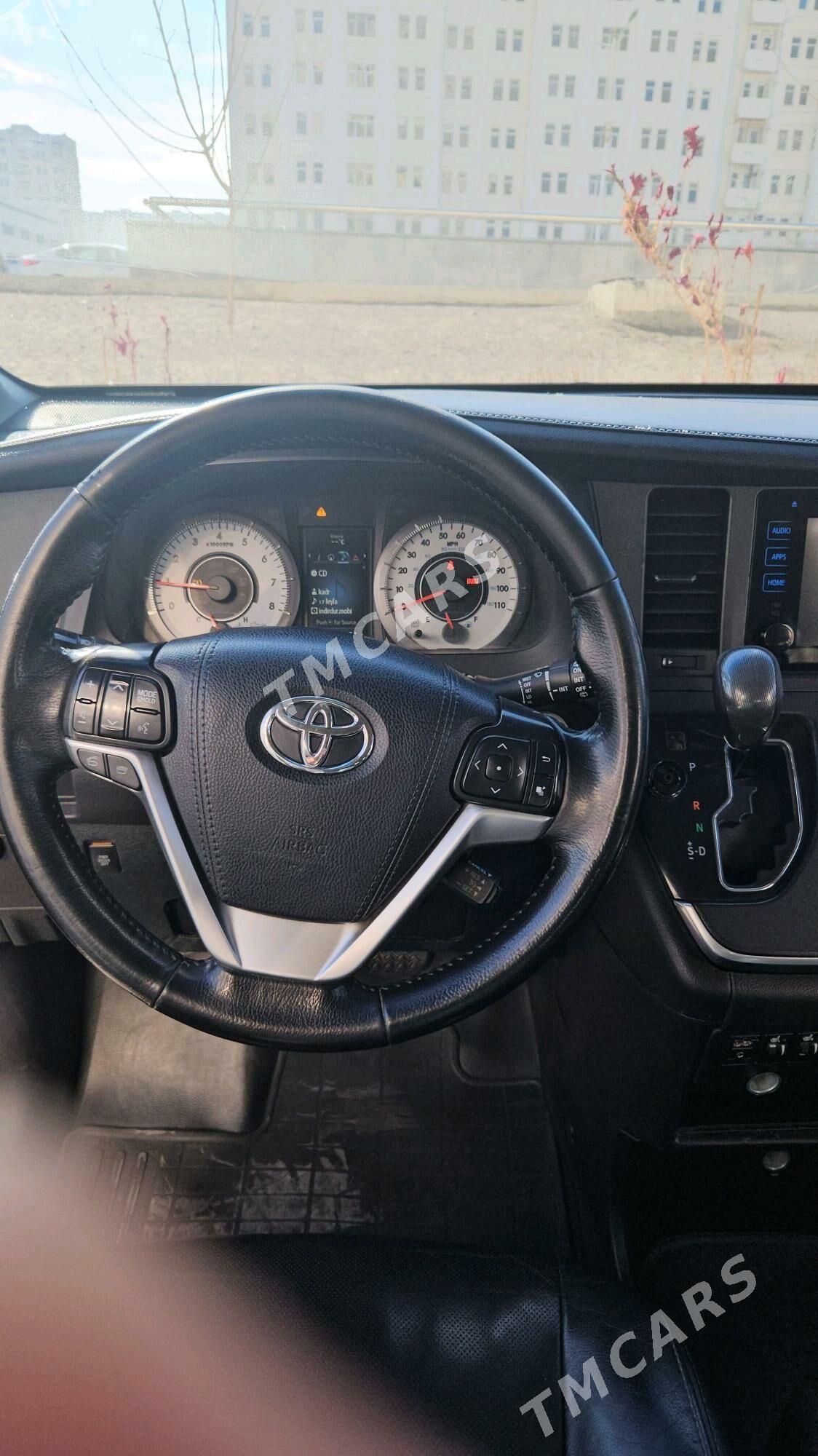 Toyota Sienna 2015 - 300 000 TMT - Ашхабад - img 10