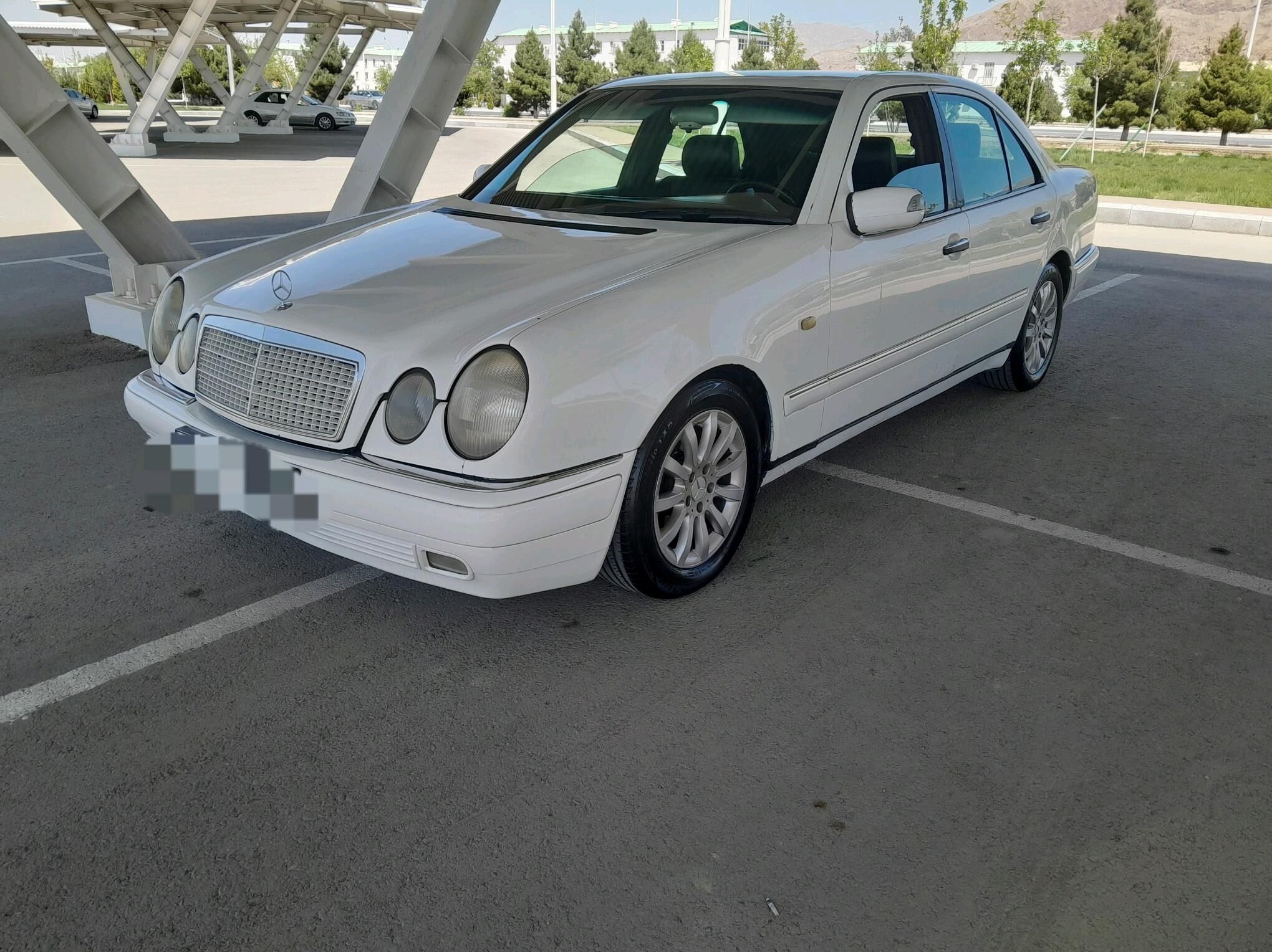 Mercedes-Benz E320 1997 - 60 000 TMT - Балканабат - img 2