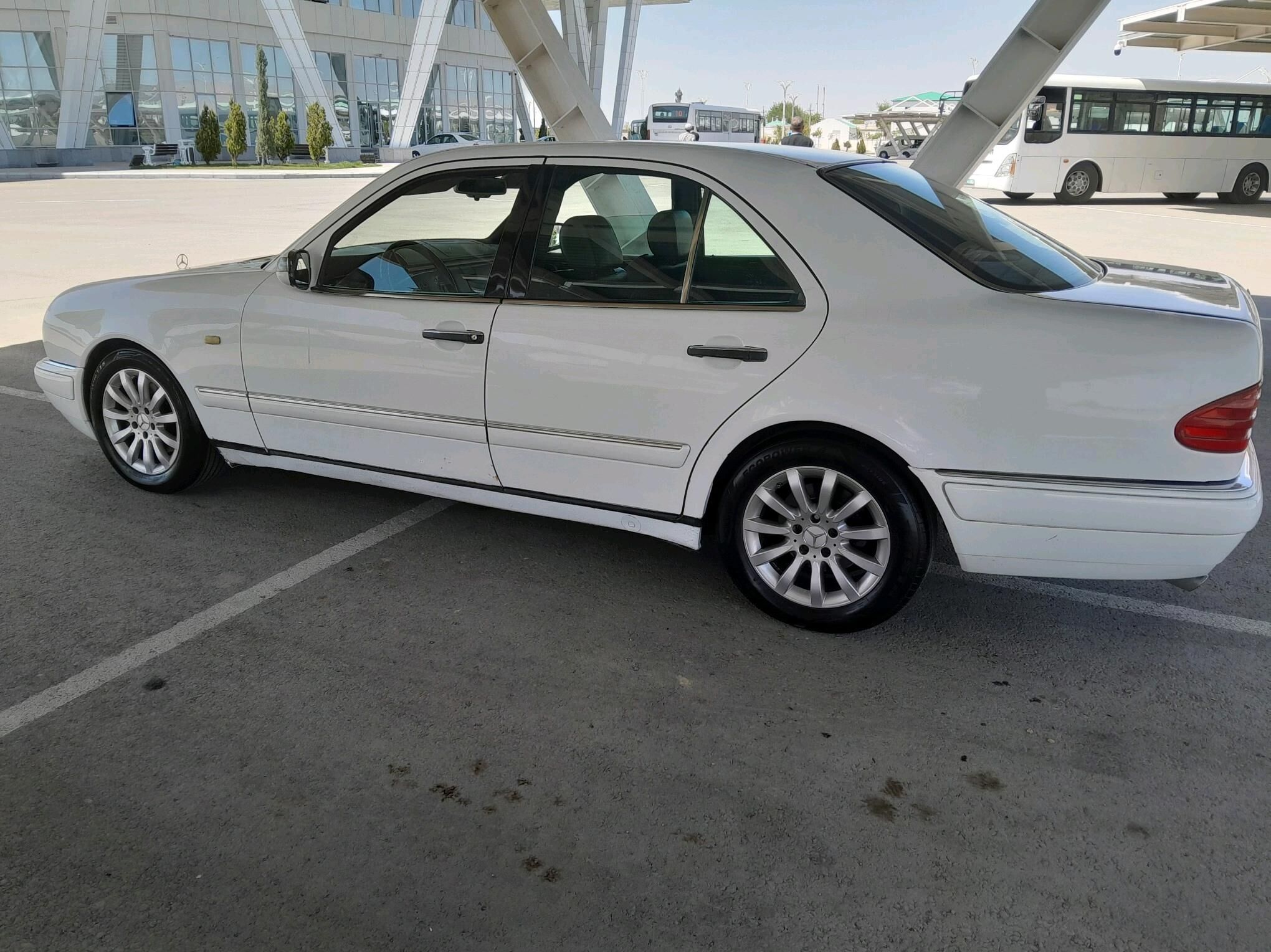 Mercedes-Benz E320 1997 - 60 000 TMT - Balkanabat - img 6