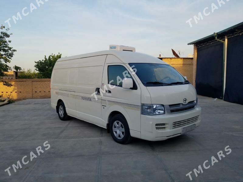 Toyota Hiace 2010 - 320 000 TMT - Саят - img 2