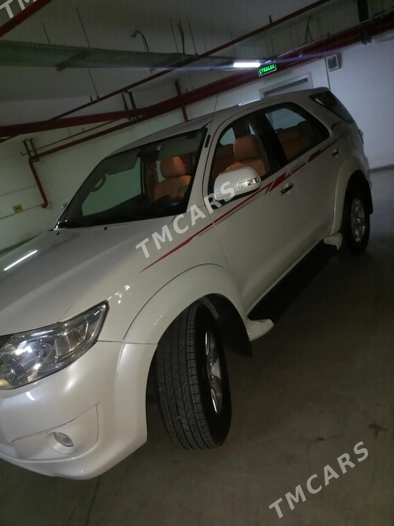 Toyota Fortuner 2014 - 380 000 TMT - Aşgabat - img 9