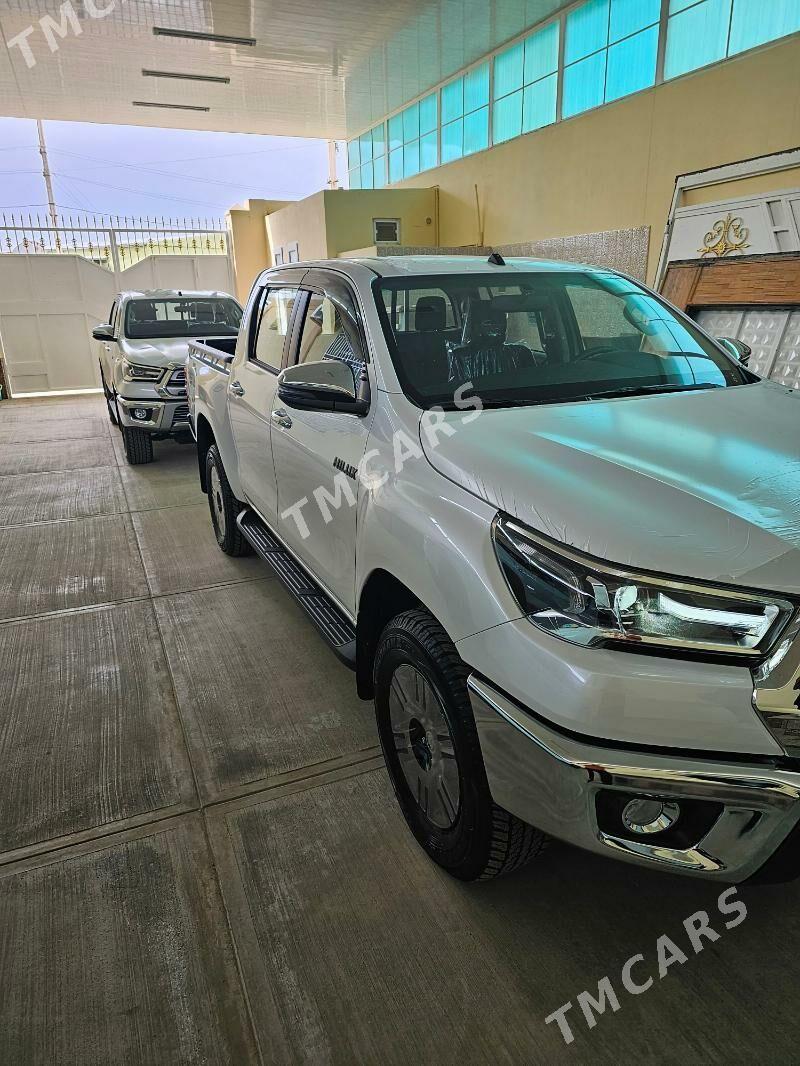 Toyota Hilux 2024 - 710 000 TMT - Aşgabat - img 2