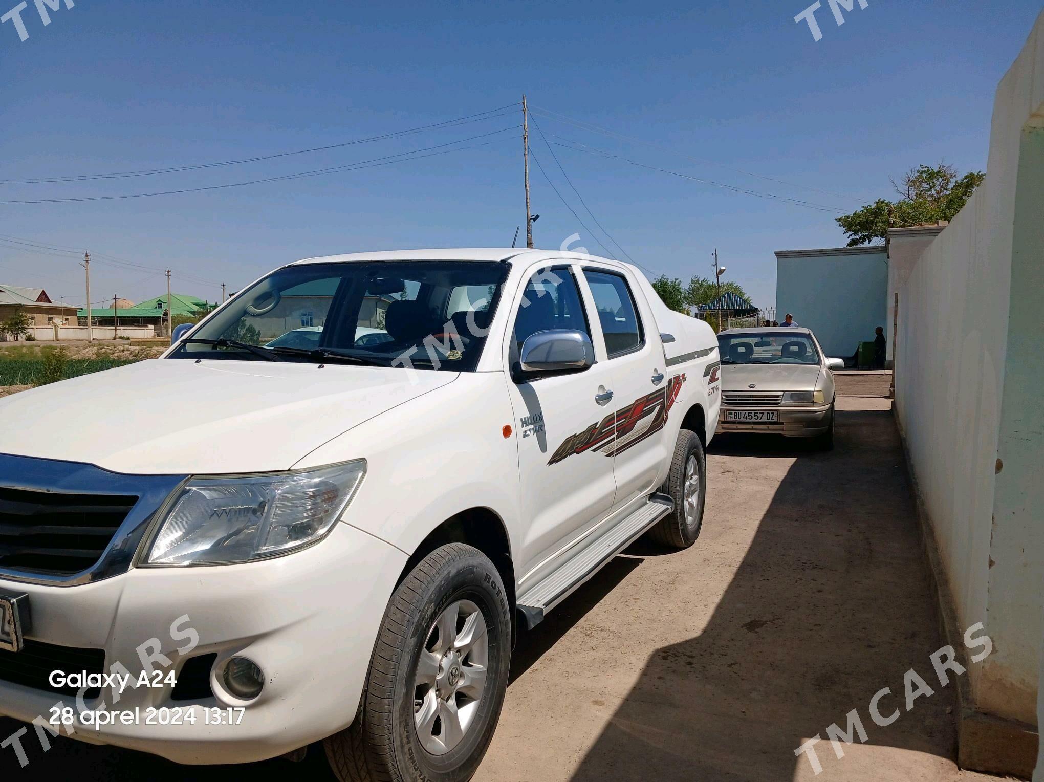 Toyota Hilux 2013 - 300 000 TMT - Акдепе - img 5