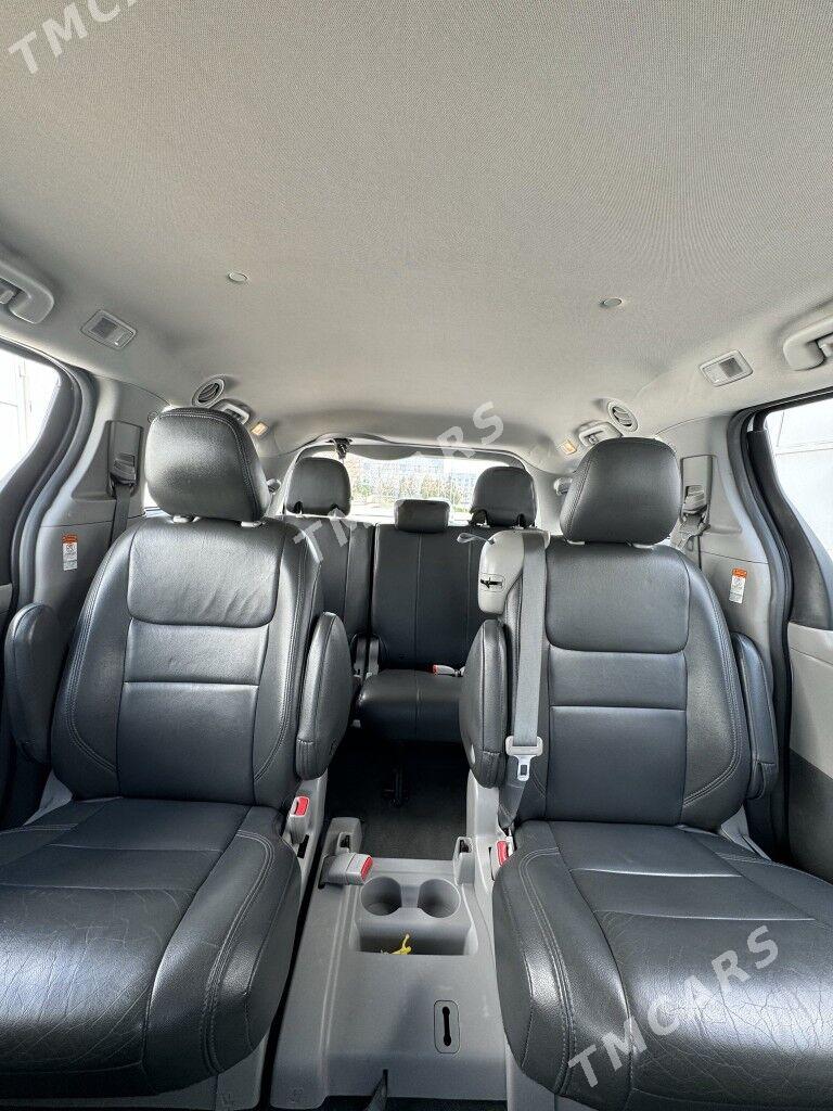 Toyota Sienna 2018 - 330 000 TMT - Гуртли - img 5