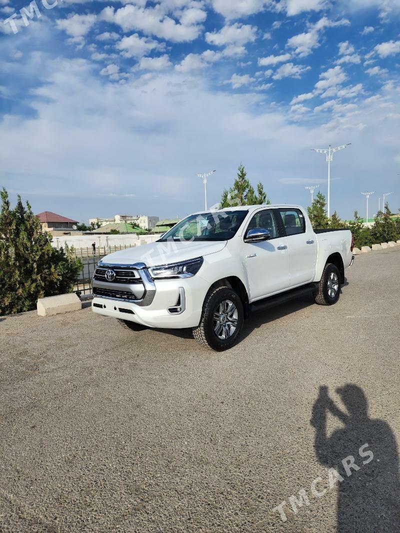 Toyota Hilux 2023 - 633 000 TMT - Ашхабад - img 2