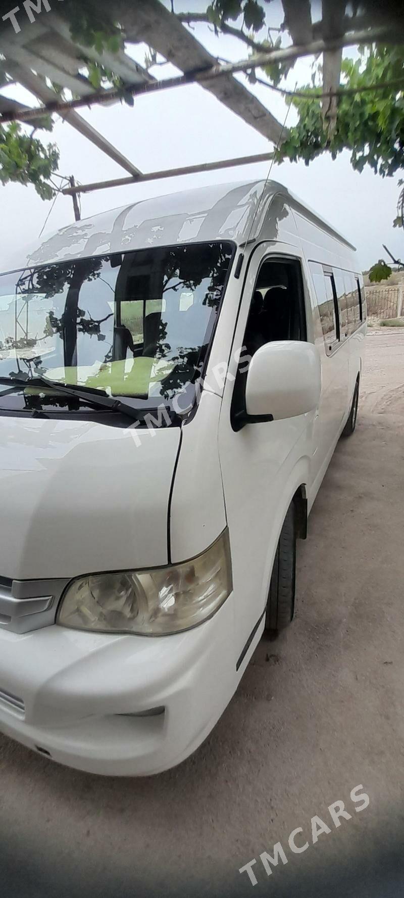 Toyota Hiace 2013 - 270 000 TMT - Туркменабат - img 9