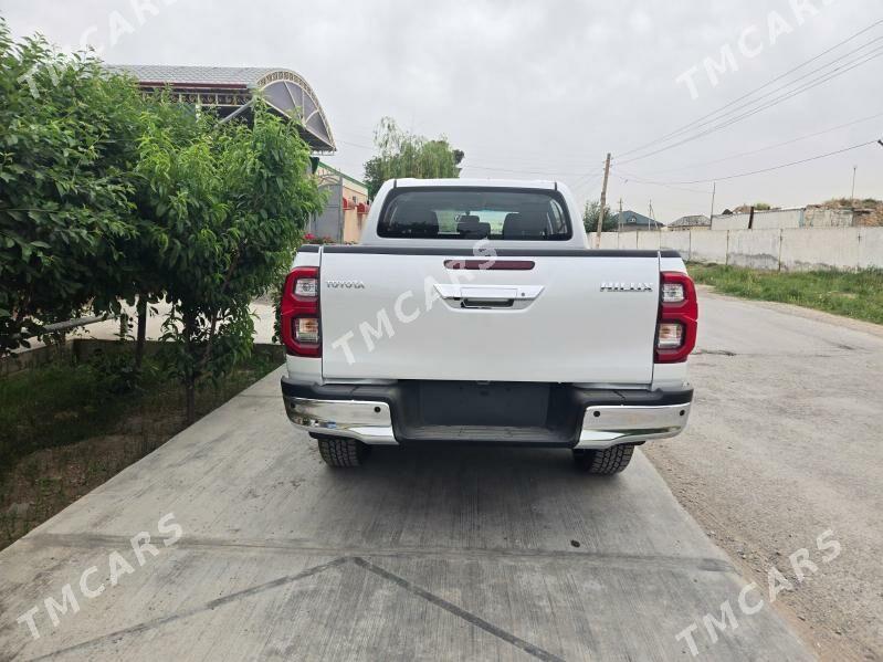 Toyota Hilux 2023 - 663 000 TMT - Ашхабад - img 3