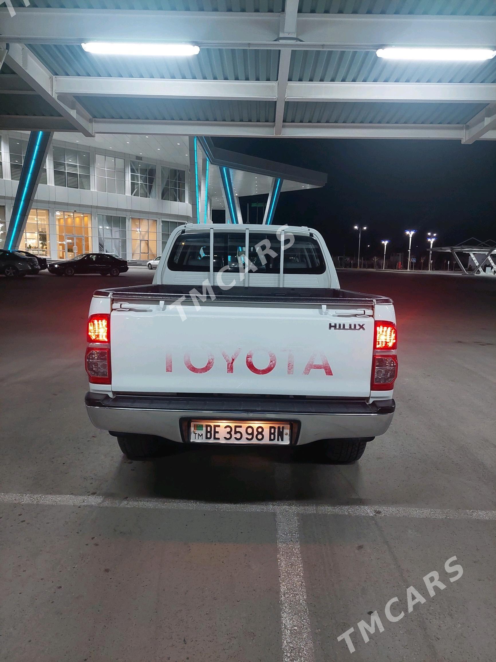 Toyota Hilux 2014 - 310 000 TMT - Balkanabat - img 4