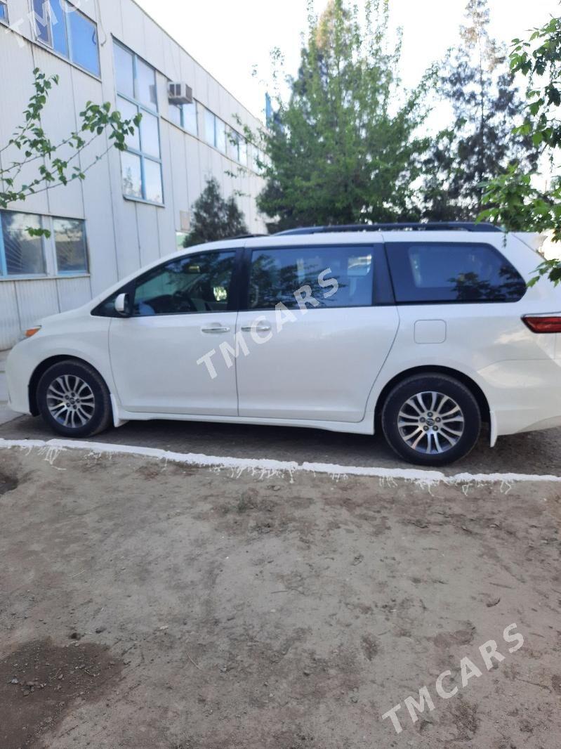 Toyota Sienna 2019 - 480 000 TMT - Мары - img 9