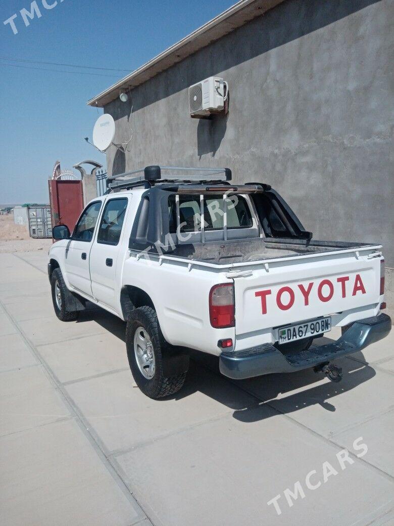 Toyota Hilux 2004 - 140 000 TMT - Balkanabat - img 3