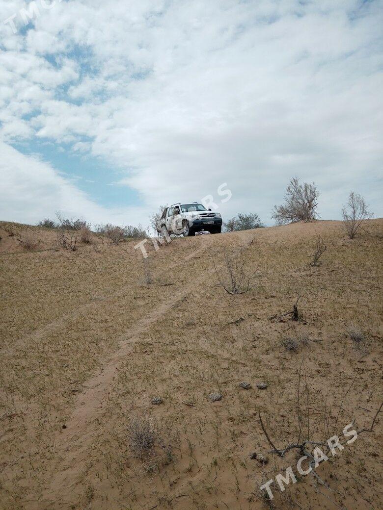 Toyota Hilux 2004 - 140 000 TMT - Балканабат - img 6