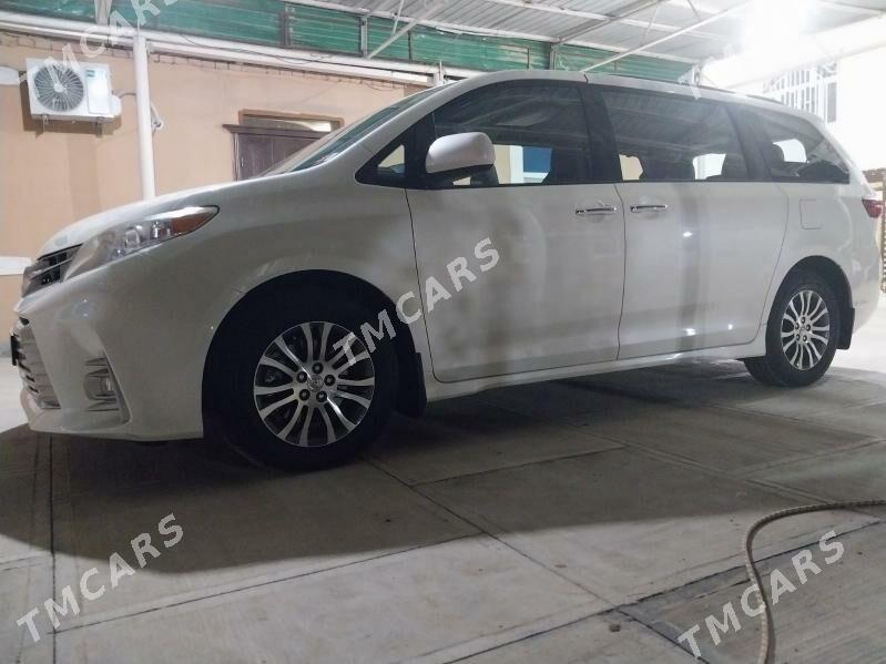 Toyota Sienna 2018 - 390 000 TMT - Gökdepe - img 3