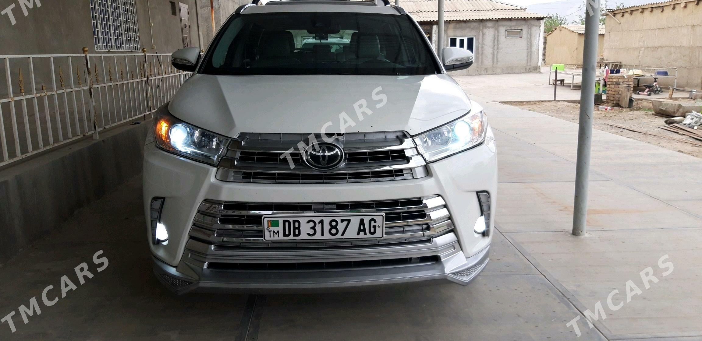 Toyota Highlander 2019 - 560 000 TMT - Gökdepe - img 4